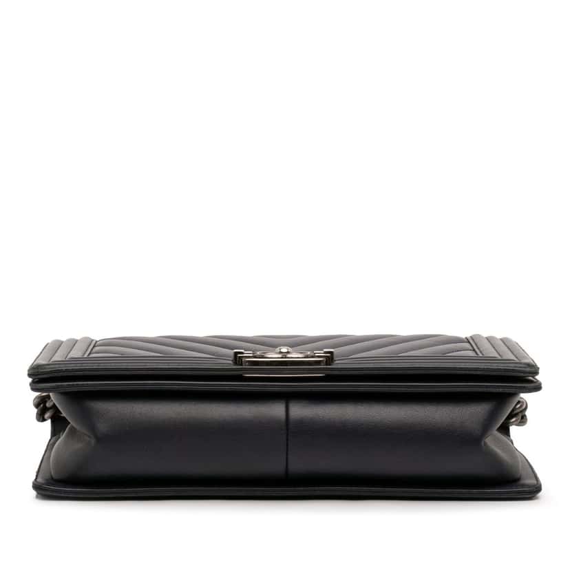Chanel Medium Chevron Lambskin Boy Flap Black Leather Very good condition - Inside View