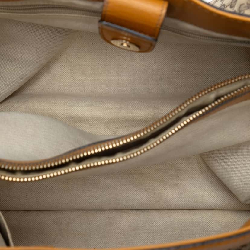 Gucci GG Canvas Sukey Tote Beige Very good condition - Model View