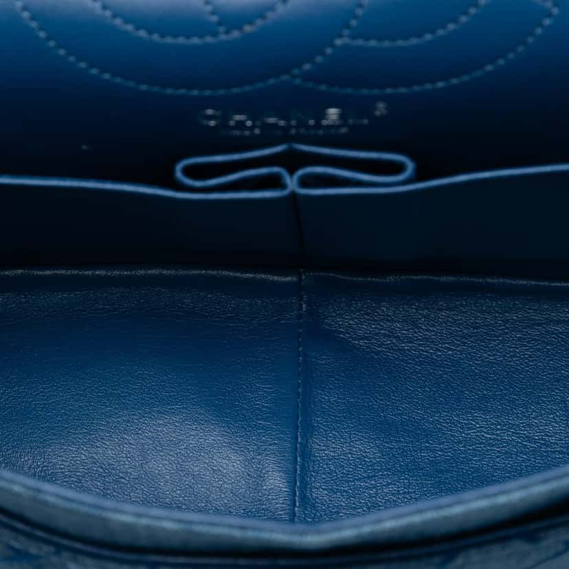 Chanel Quilted Denim Reissue 2.55 Double Flap 226 Blue Very good condition - Model View