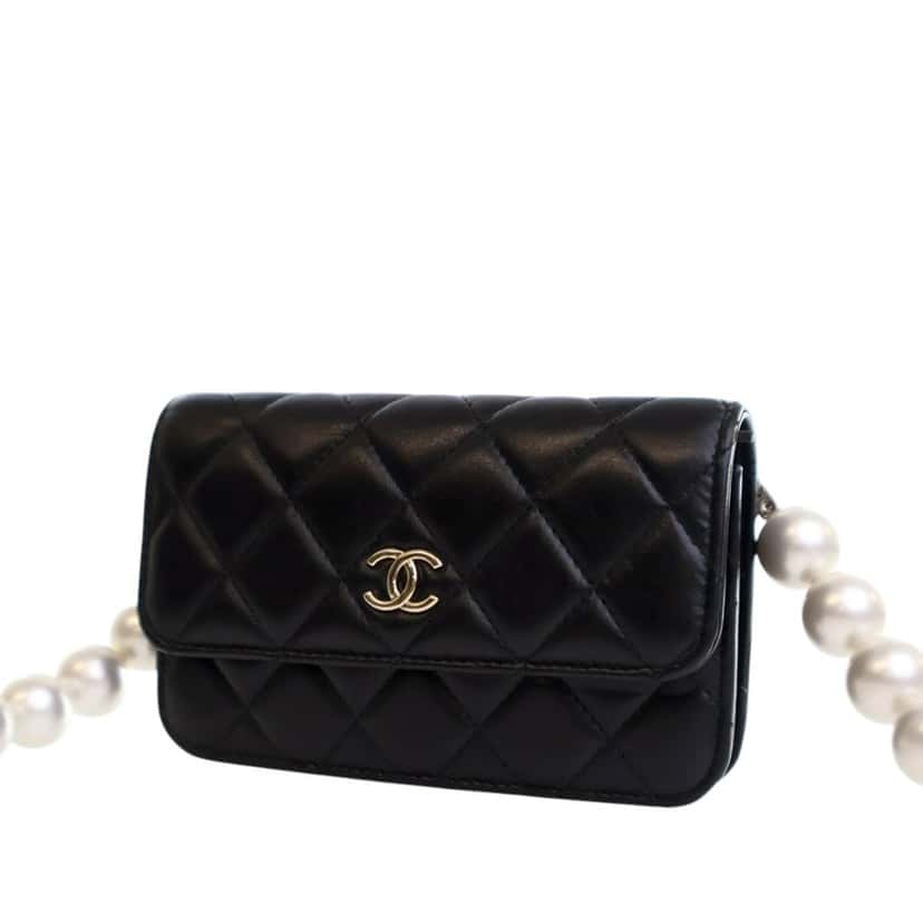 Chanel Quilted Lambskin Maxi Pearls Clutch With Chain Black Leather Very good condition - Inside View