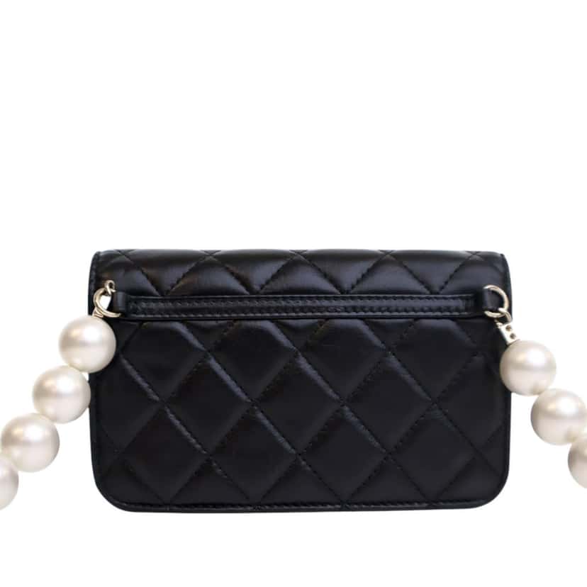 Chanel Quilted Lambskin Maxi Pearls Clutch With Chain Black Leather Very good condition - Model View
