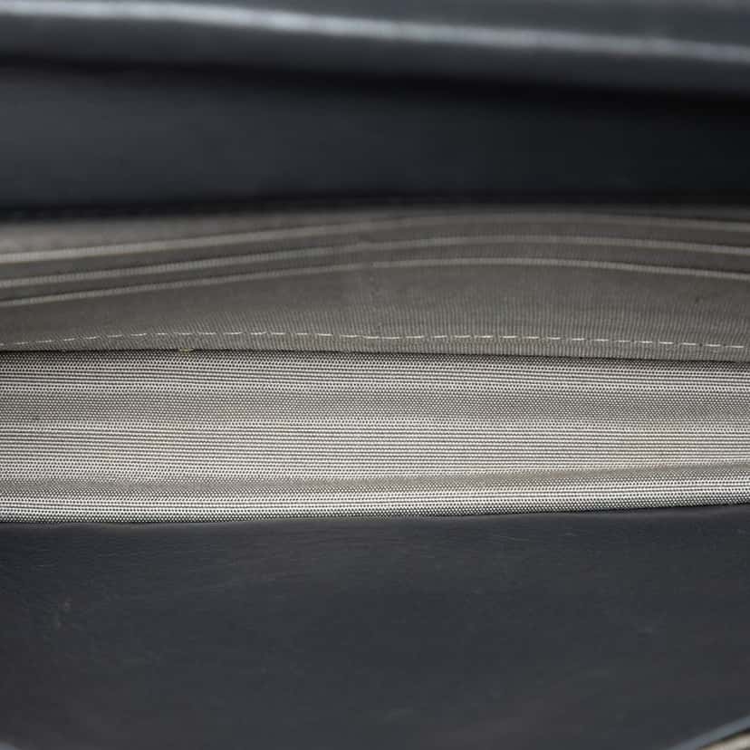 Chanel Quilted Lambskin Boy Wallet On Chain Black Leather Very good condition - Model View