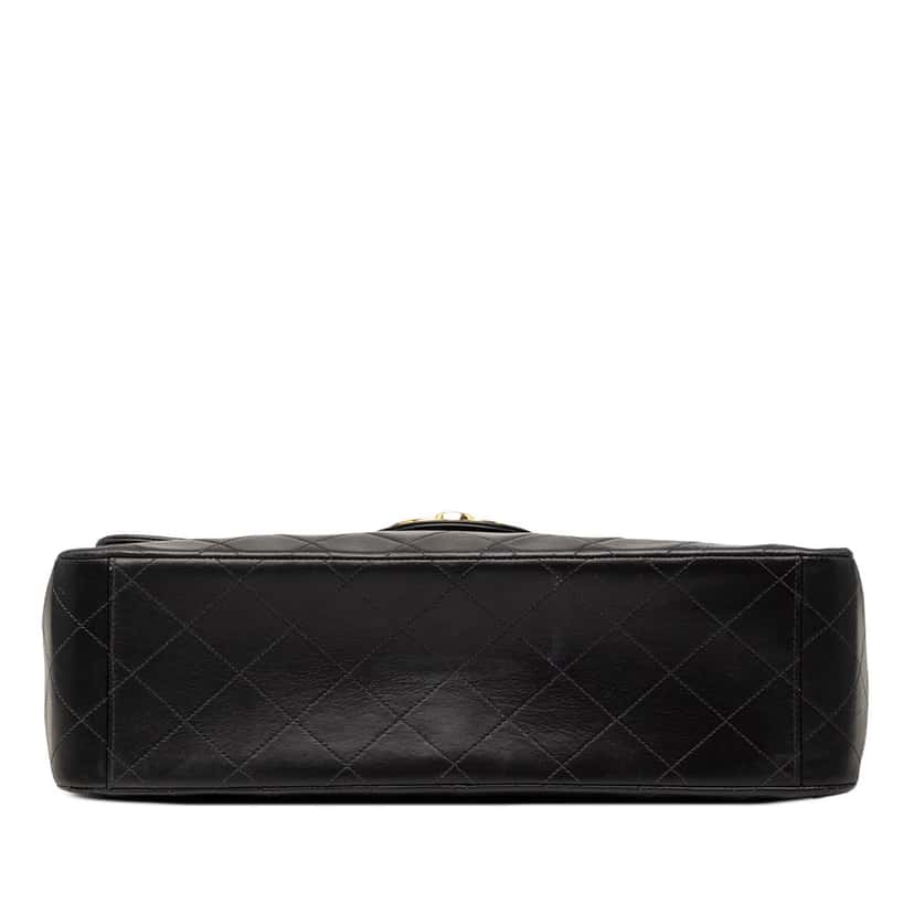 Chanel Maxi XL Classic Lambskin Single Flap Black Leather Very good condition - Inside View