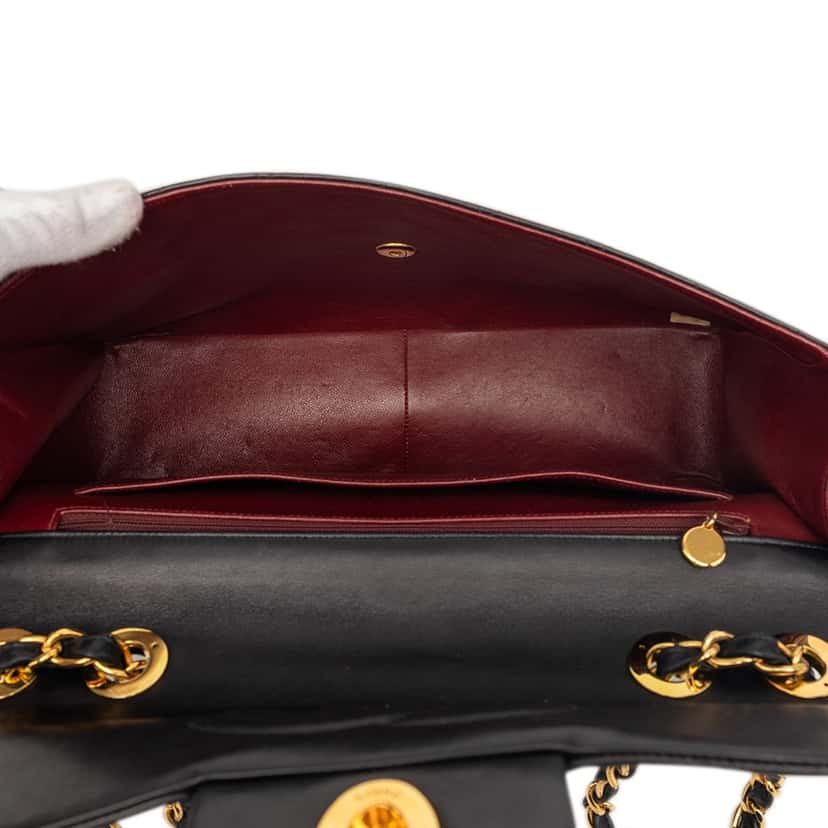 Chanel Maxi XL Classic Lambskin Single Flap Black Leather Very good condition - Model View