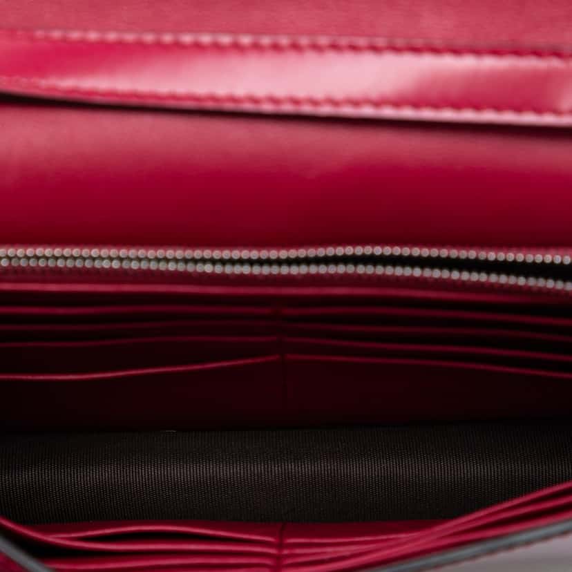 Gucci Leather Interlocking G Dollar Wallet On Chain Red Leather Very good condition - Model View