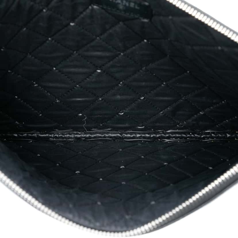 Chanel Medium Caviar Deauville Studded O Case Clutch Black Leather Very good condition - Model View