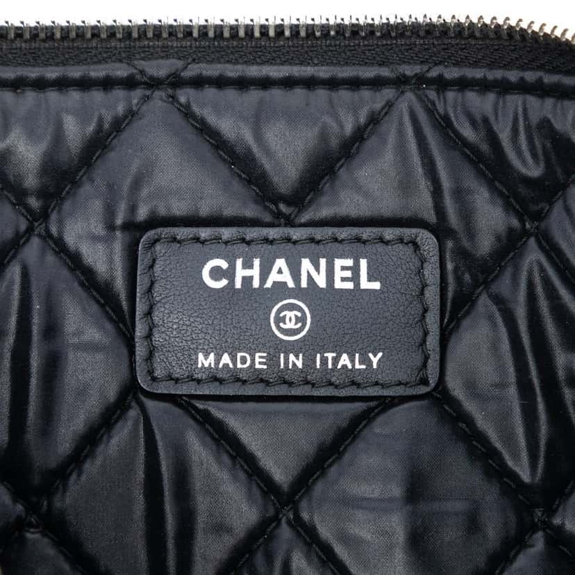 Chanel Medium Caviar Deauville Studded O Case Clutch Black Leather Very good condition - Box View