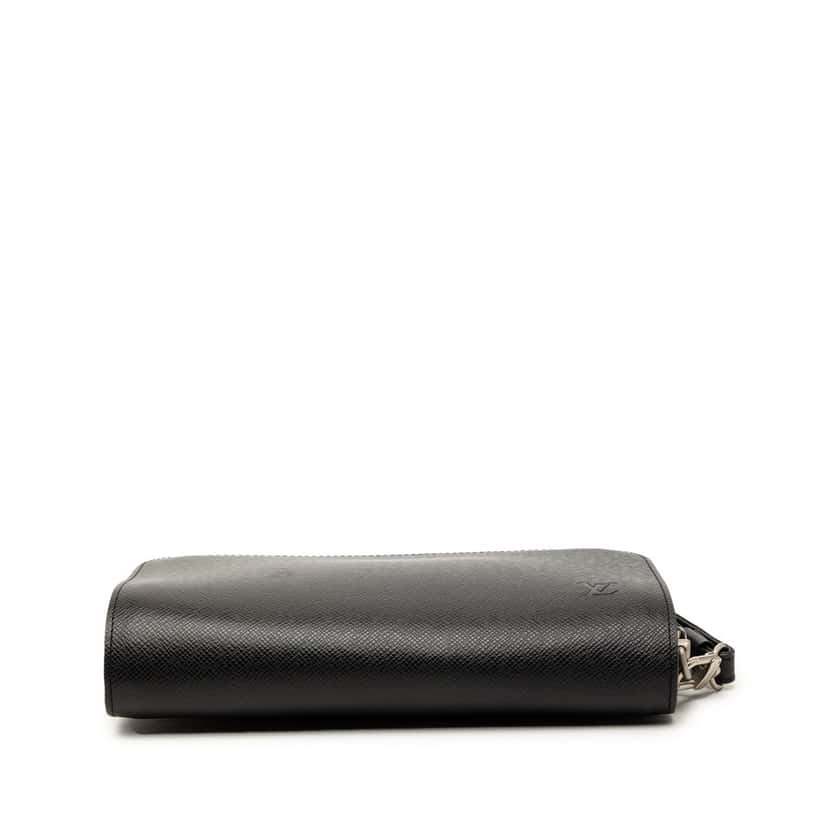 Louis Vuitton Taiga Pochette Baikal Black Leather Very good condition - Inside View