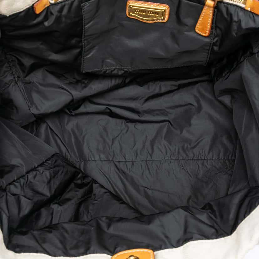 Miu Miu Printed Canvas Tote White Very good condition - Model View