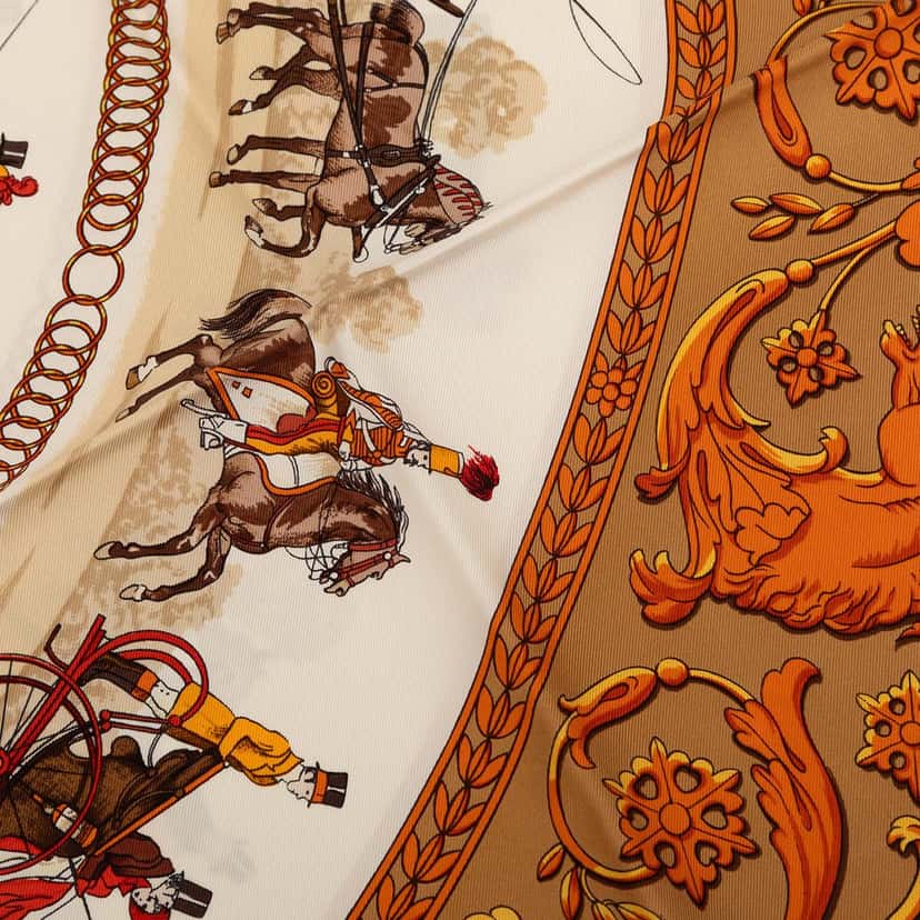 Hermès La Promenade De Longchamps Silk Scarf 90 Beige Very good condition - Model View