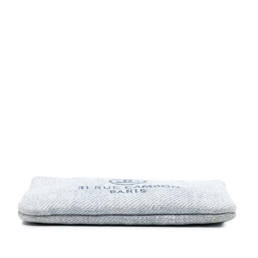 Chanel Small Denim Deauville O Case Clutch Blue Very good condition - Inside View