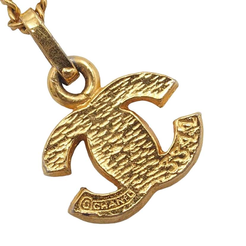 Chanel CC Gold Plated Strass Pendant Necklace Gold Metal Very good condition - Model View