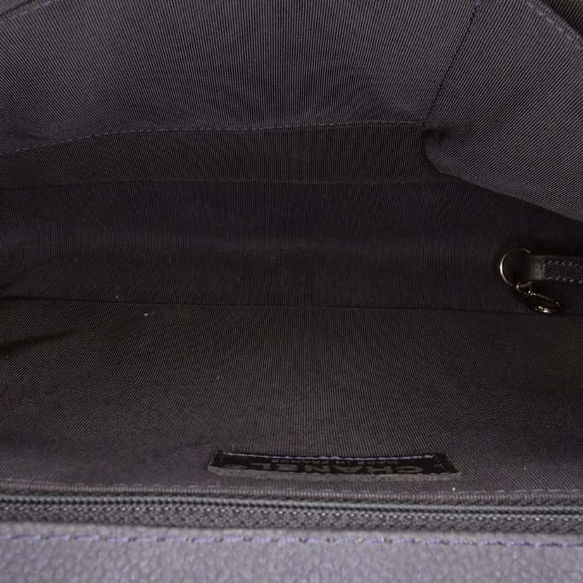 Chanel Large Iridescent Quilted Caviar Boy Flap Blue Leather Very good condition - Model View