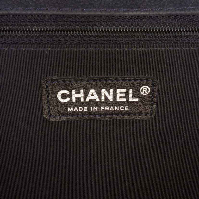 Chanel Large Iridescent Quilted Caviar Boy Flap Blue Leather Very good condition - Box View