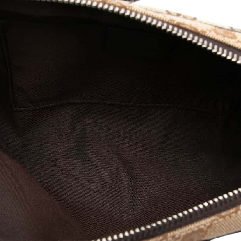Gucci GG Canvas Belt Bag Beige Very good condition - Model View