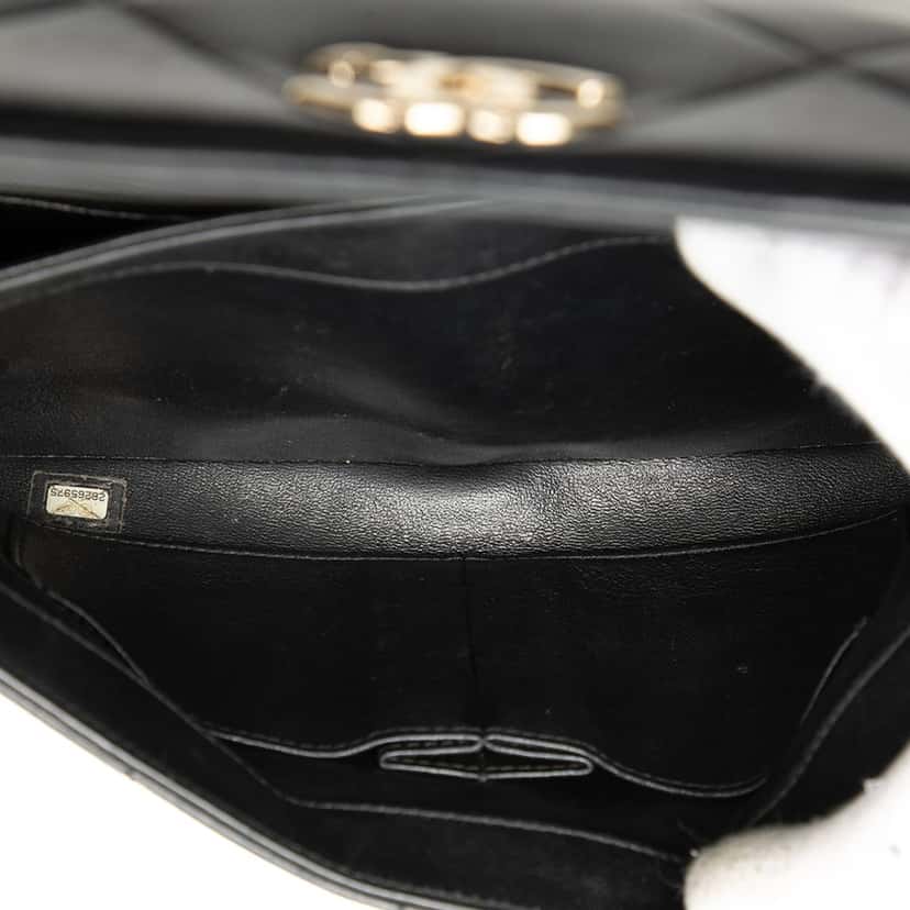 Chanel Quilted Lambskin Trendy CC Flap Black Leather Very good condition - Model View