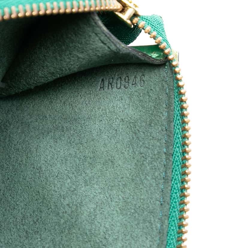 Louis Vuitton Epi Pochette Accessoires Green Leather Very good condition - Box View