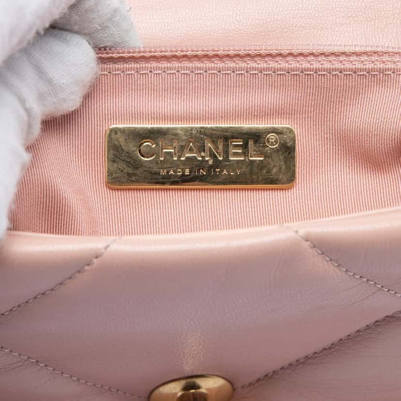 Chanel Medium Lambskin 19 Flap Pink Leather Very good condition - Box View
