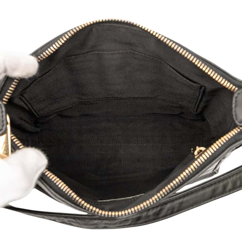 Chanel CC Chocolate Bar Lambskin Shoulder Bag Black Leather Very good condition - Model View