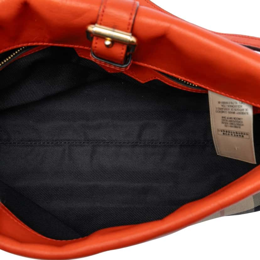 Burberry Haymarket Check Canvas Leah Crossbody Beige Very good condition - Model View