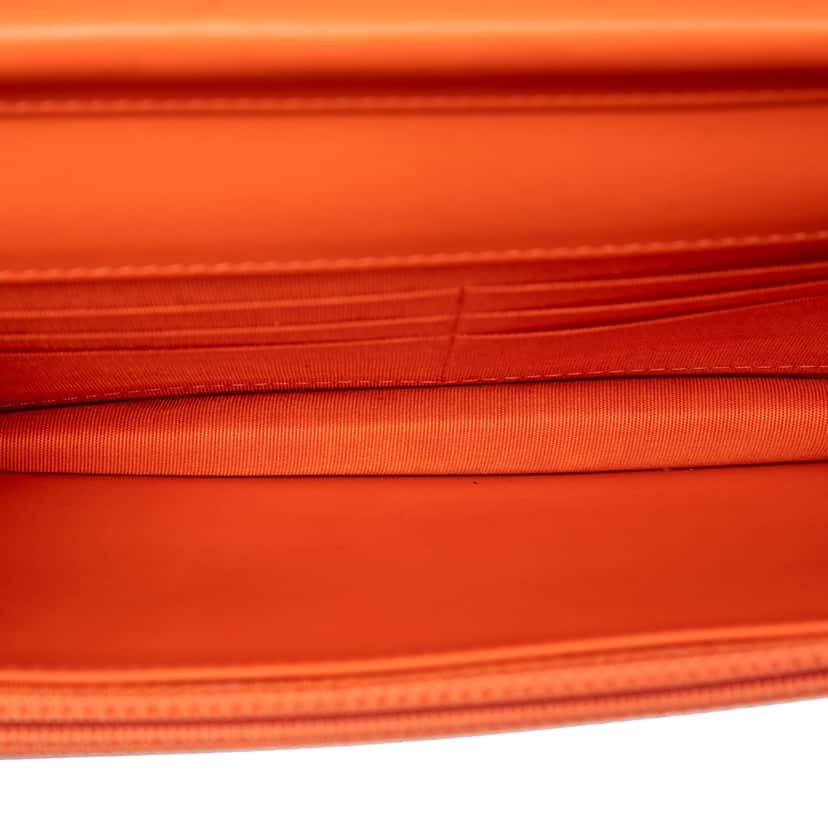 Chanel CC Patent Caviar Wallet On Chain Orange Leather Very good condition - Model View