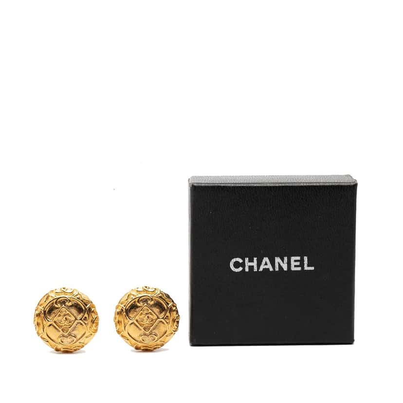 Chanel CC Gold Plated Round Clip On Earrings Gold Metal Very good condition - Model View