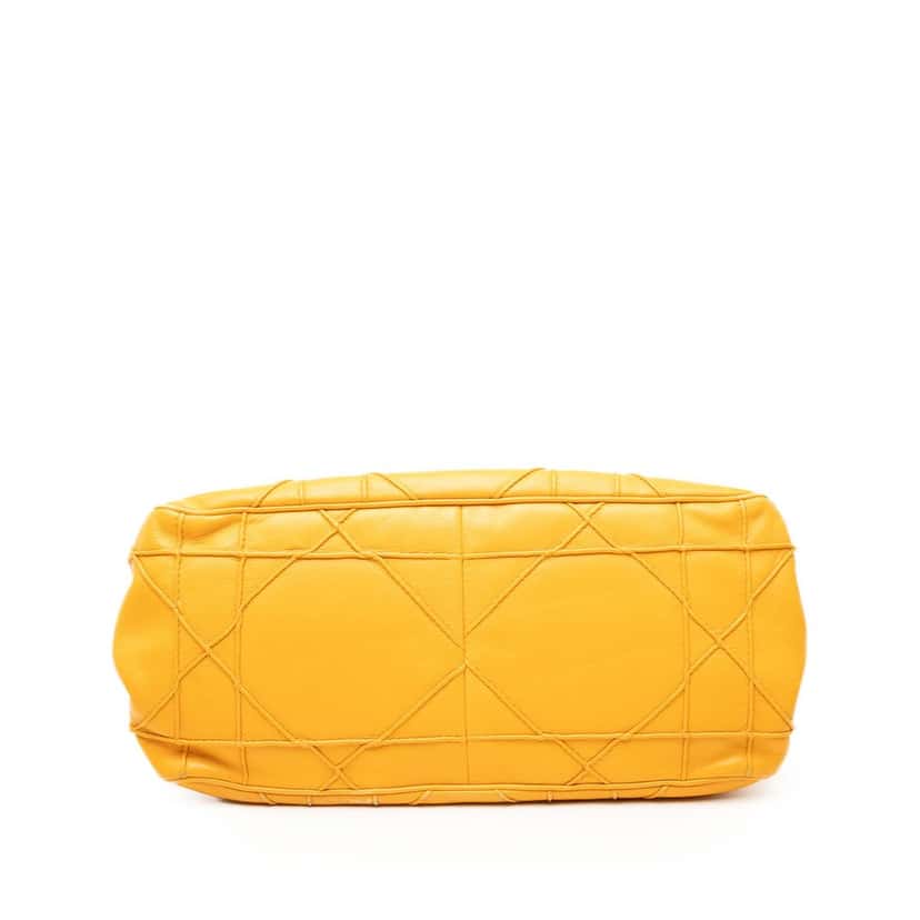 Dior Lambskin Cannage New Lock Ruffle Flap Yellow Leather Very good condition - Inside View
