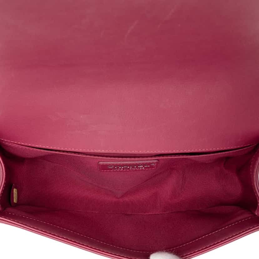 Chanel Old Medium Chevron Lambskin Boy Flap Pink Leather Very good condition - Model View