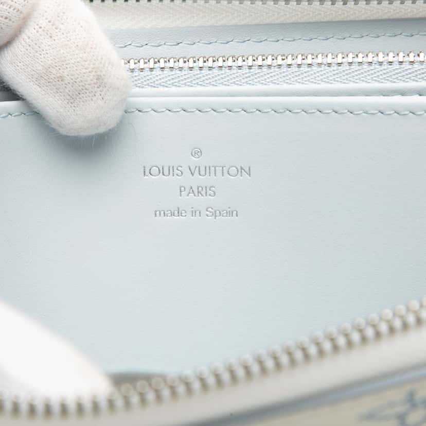 Louis Vuitton Monogram Mahina Zippy Wallet White Leather Very good condition - Box View
