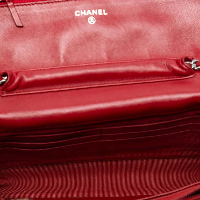 Chanel CC Quilted Lambskin Wallet on Chain Red Leather Very good condition - Model View