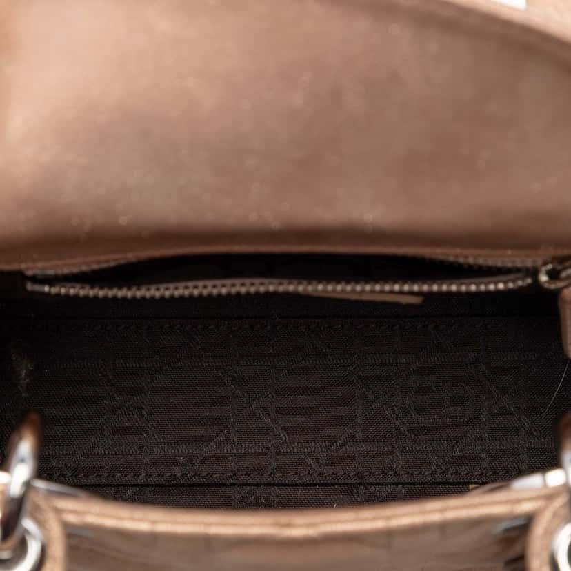 Dior Mini Iridescent Lambskin Cannage Lady Dior Beige Leather Very good condition - Model View