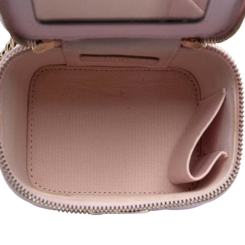 Chanel Mini CC Quilted Lambskin Enamel Coco Vanity Case With Chain Pink Leather Very good condition - Model View