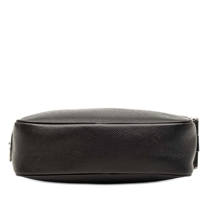 Louis Vuitton Taiga Pochette Kaluga Black Leather Very good condition - Inside View