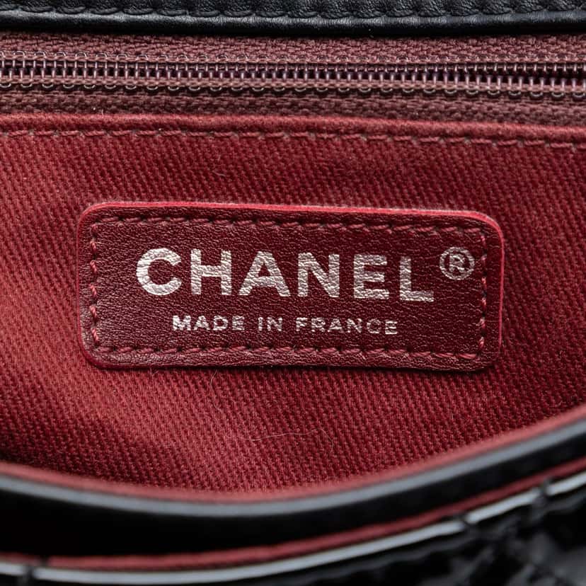 Chanel Medium Quilted Patent Bubble CC Flap Black Leather Very good condition - Box View