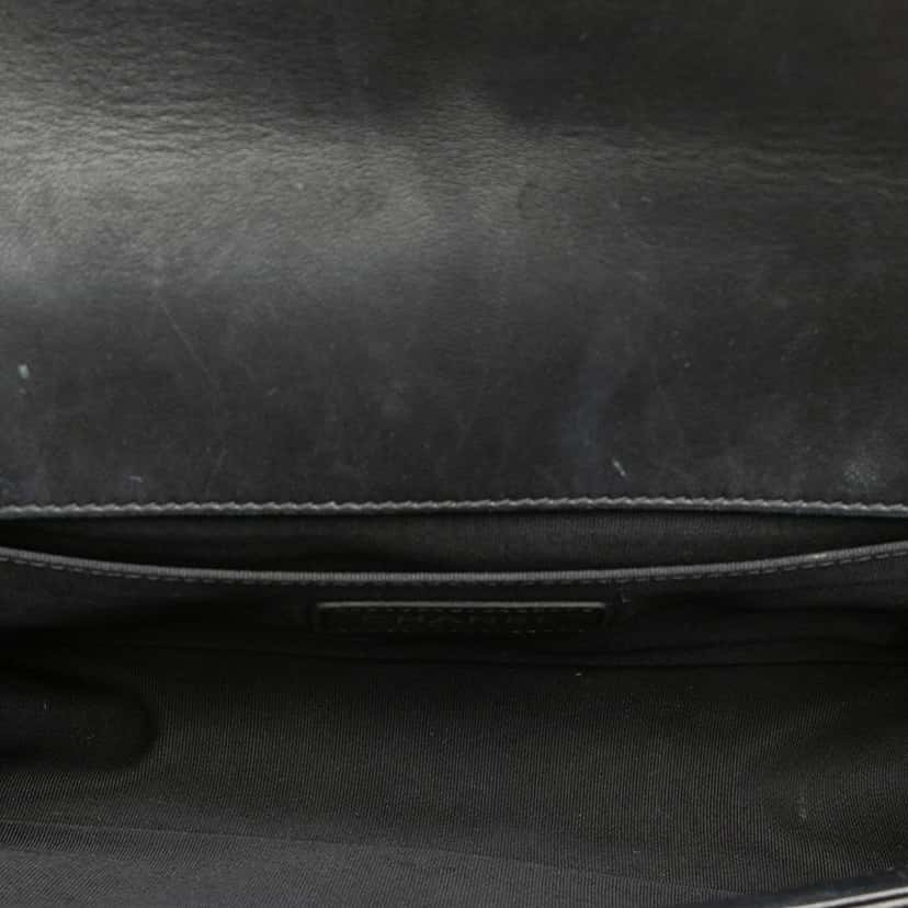 Chanel Medium Quilted Lambskin Boy Flap Black Leather Very good condition - Model View