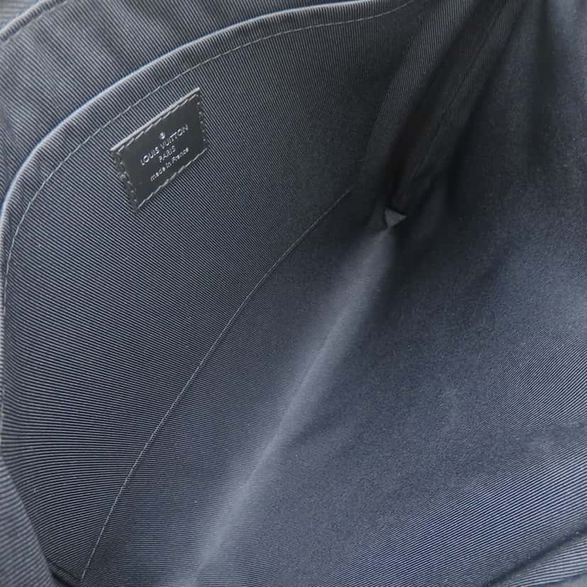 Louis Vuitton Monogram Eclipse Discovery Pochette GM Black Very good condition - Model View
