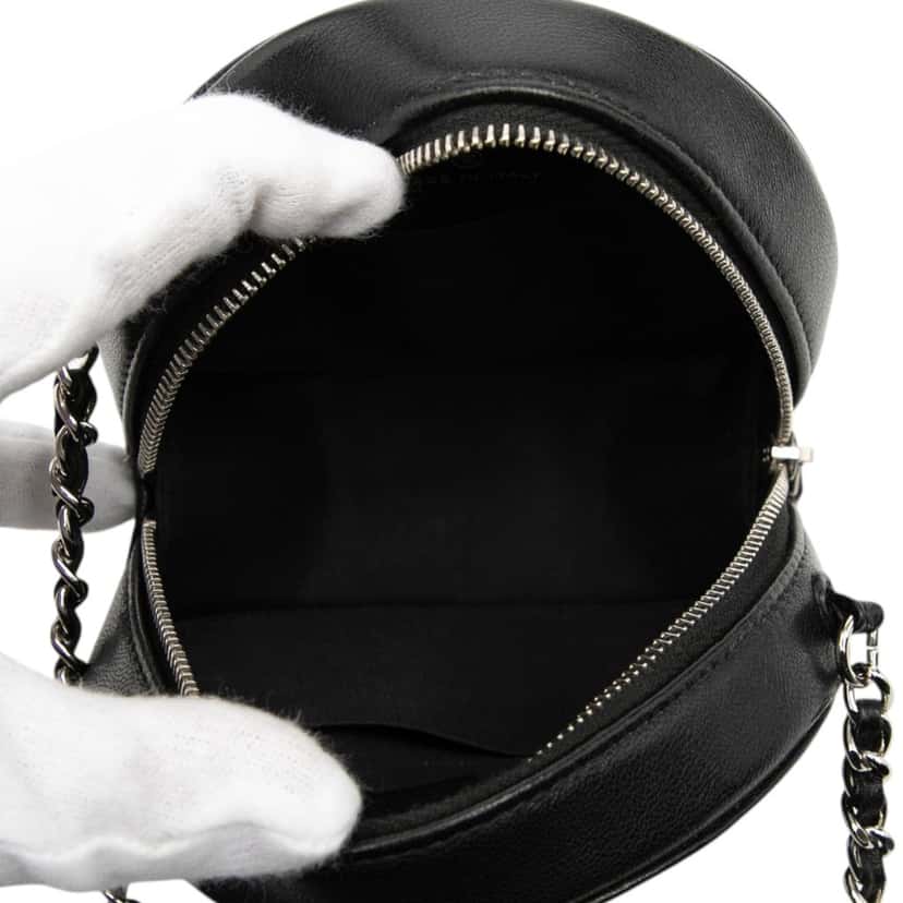 Chanel Goatskin Camellia Round Clutch with Chain Black Leather Very good condition - Model View