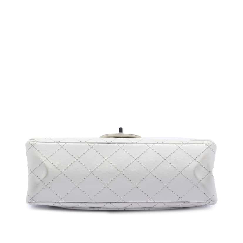 Chanel Quilted Aged Lambskin Leather 2.55 Reissue 225 Double Flap Bag White Leather Very good condition - Inside View
