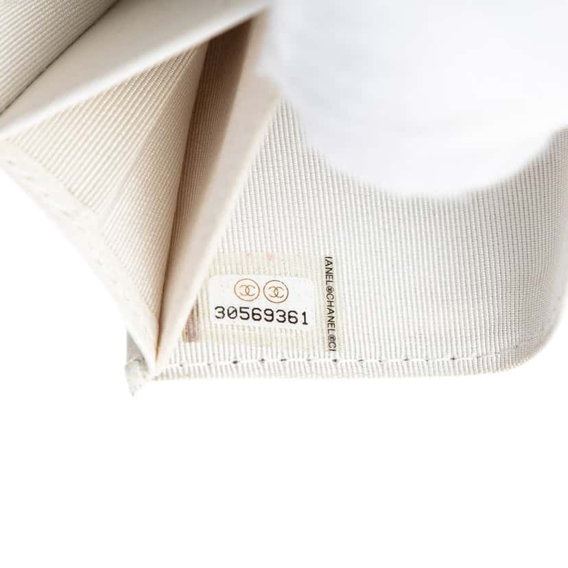 Chanel CC Quilted Caviar Flap Card Holder with Chain White Leather Very good condition - Box View