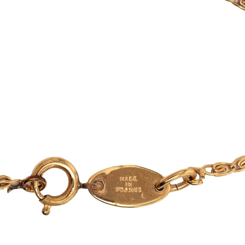 Chanel CC Gold Plated Pendant Necklace Gold Metal Very good condition - Model View