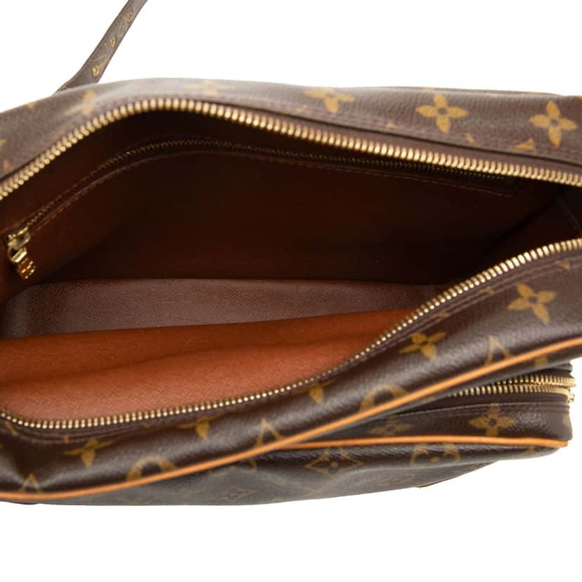 Louis Vuitton Monogram Nil Crossbody Brown Very good condition - Model View