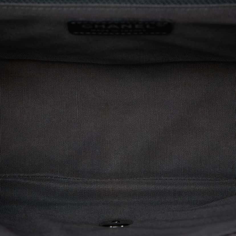 Chanel Medium Chevron Lambskin Surpique Flap Black Leather Very good condition - Model View