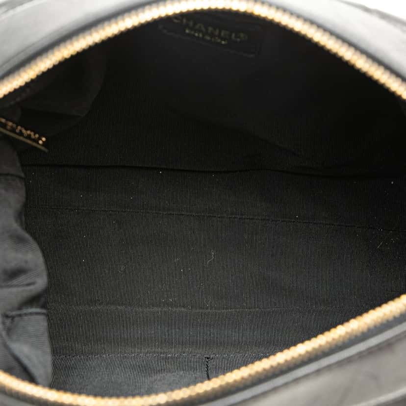 Chanel CC Choco Bar Lambskin Shoulder Bag Black Leather Very good condition - Model View