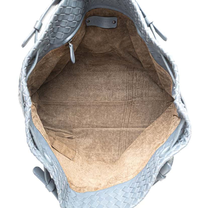 Bottega Veneta Medium Nappa Intrecciato Garda Tote Blue Leather Good condition - Model View