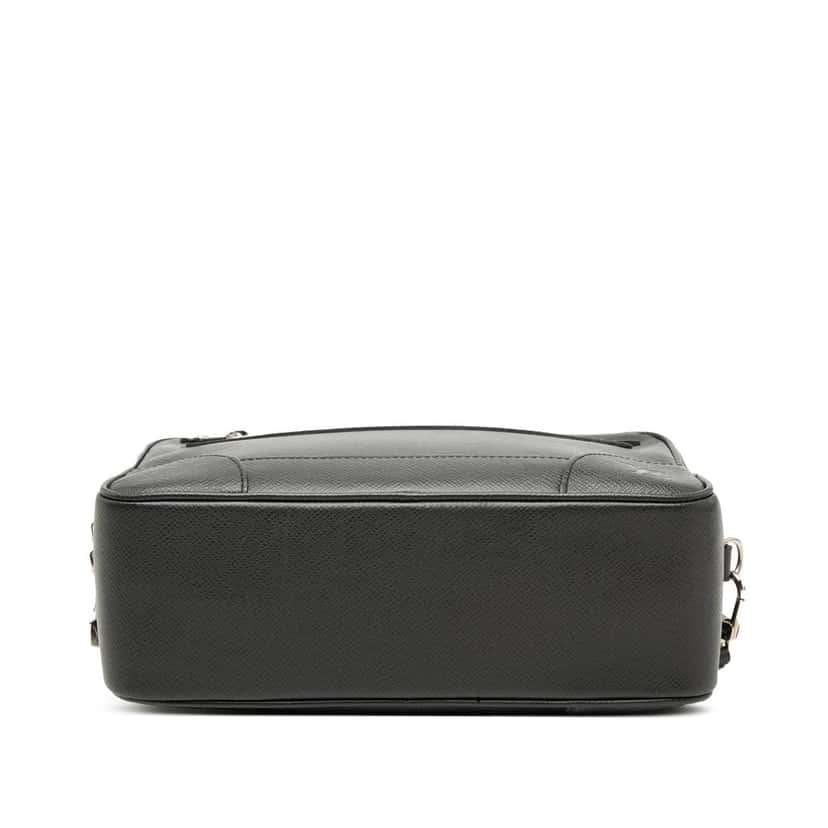 Louis Vuitton Taiga Neo Pavel Black Leather Very good condition - Inside View