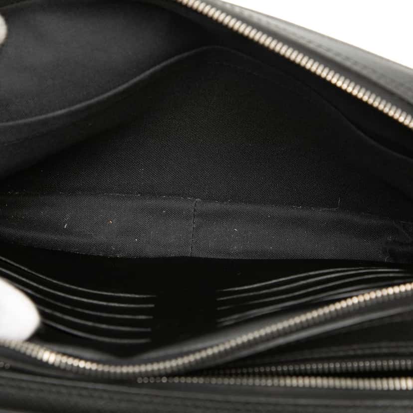 Louis Vuitton Taiga Neo Pavel Black Leather Very good condition - Model View