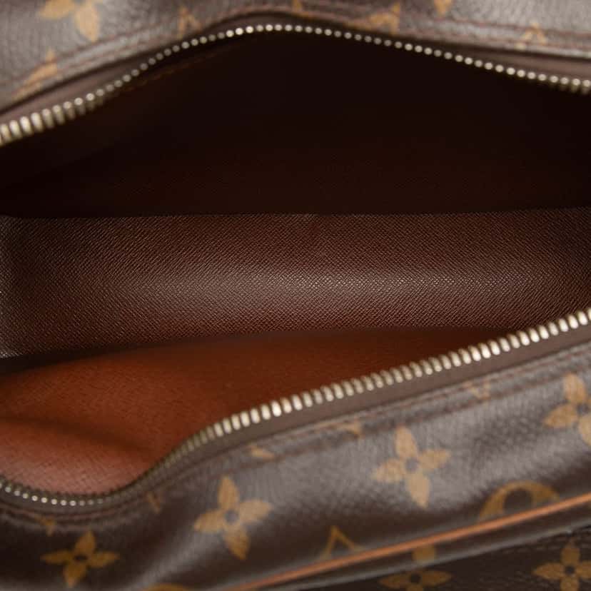Louis Vuitton Monogram Nil Crossbody Brown Good condition - Model View
