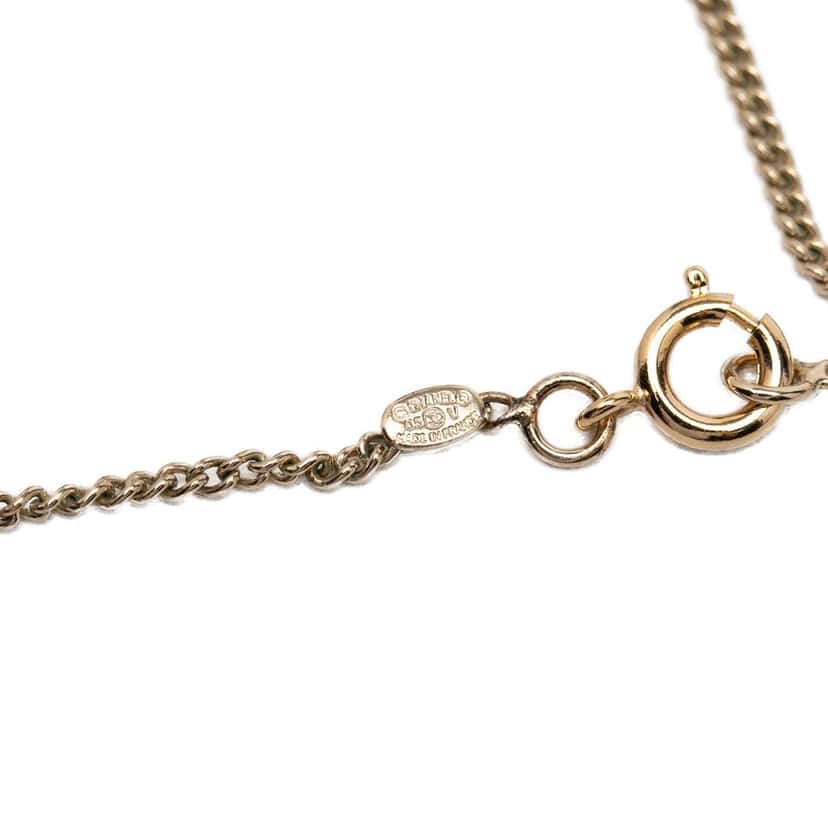 Chanel CC Brass Lacquered Pendant Necklace Silver Metal Very good condition - Model View