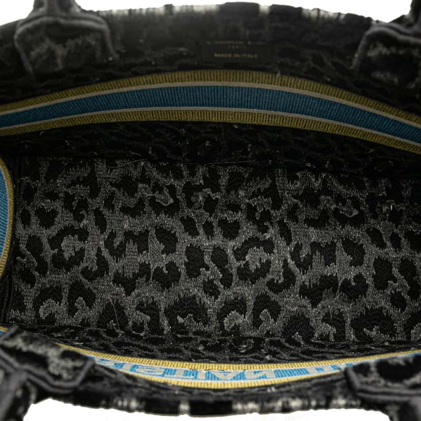 Dior Mizza Medium Embroidered Canvas Leopard Book Tote Black Very good condition - Model View