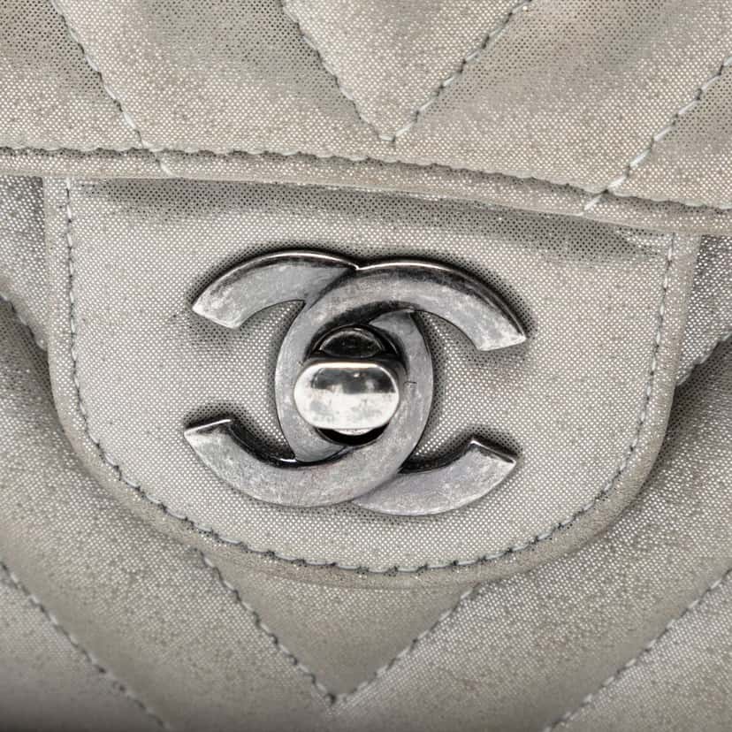 Chanel Medium Classic Chevron Iridescent Lambskin Double Flap Silver Leather Very good condition - Box View